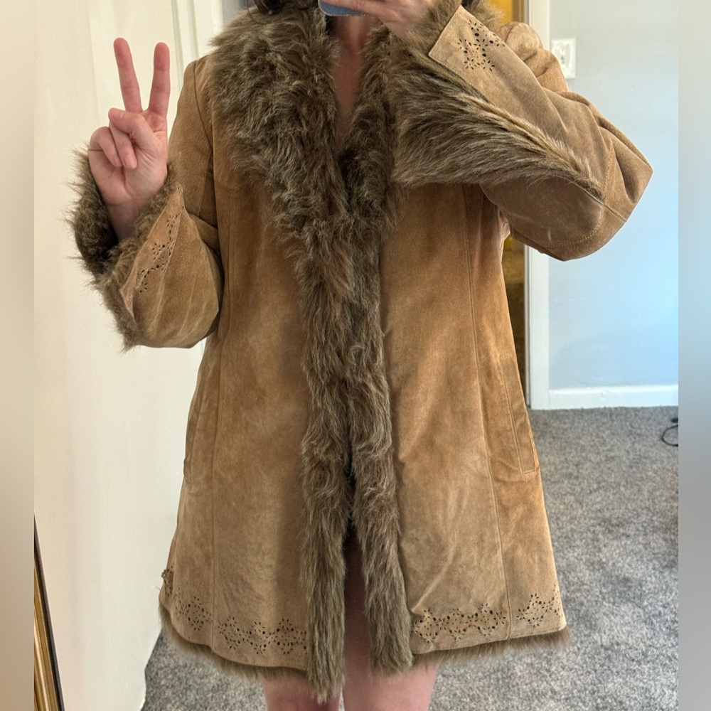 🌻Vintage 90s Y2K Faux Fur Lined DB Studio Tan Leather Penny Lane Vibes Coat✨ - Picture 2 of 16